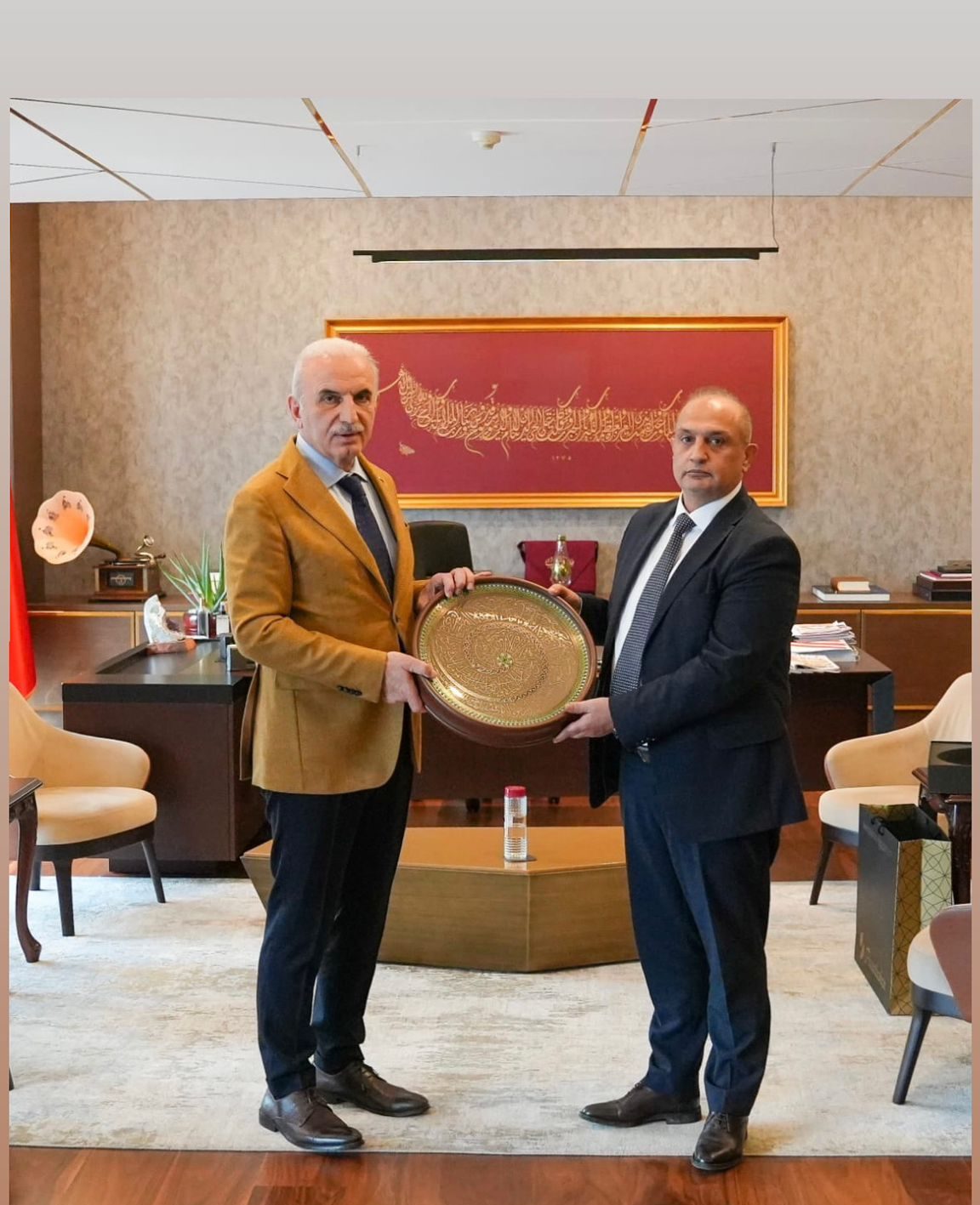 Başkan İsmet Yıldırım’a Esnafımız Adına Teşekkür Plaketi